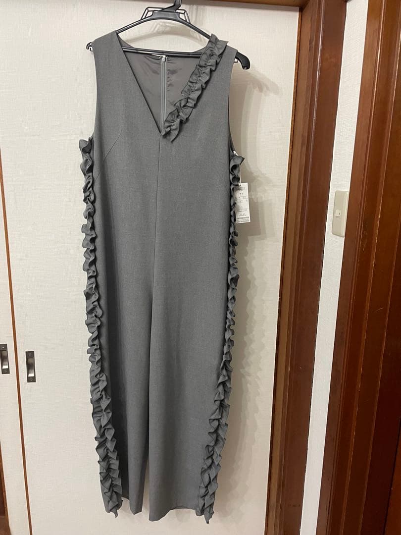 オンワード#Newans グレー フリル付きオールインワン