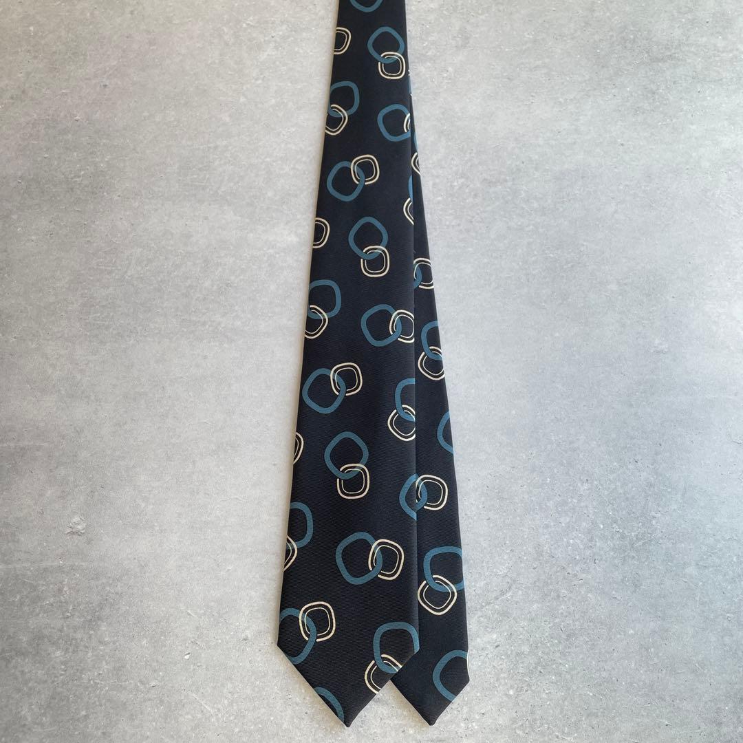 25年秋冬新作Holiday&Brownホリデー&ブラウン　幾何学柄プリントタイ