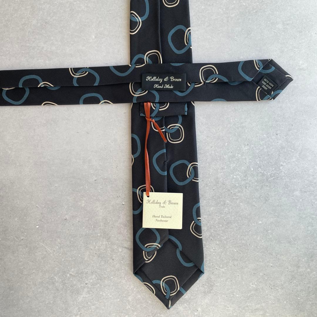 25年秋冬新作Holiday&Brownホリデー&ブラウン　幾何学柄プリントタイ