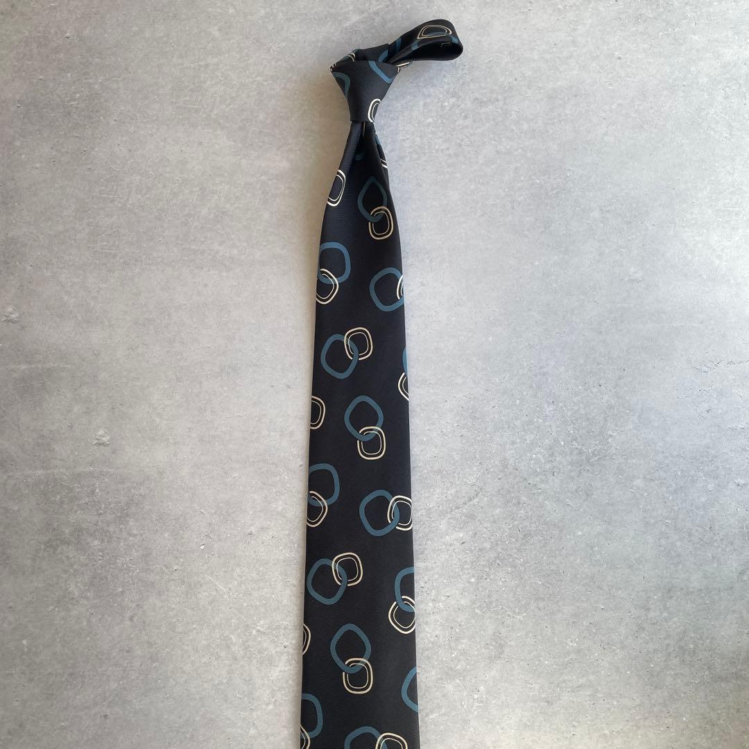 25年秋冬新作Holiday&Brownホリデー&ブラウン　幾何学柄プリントタイ