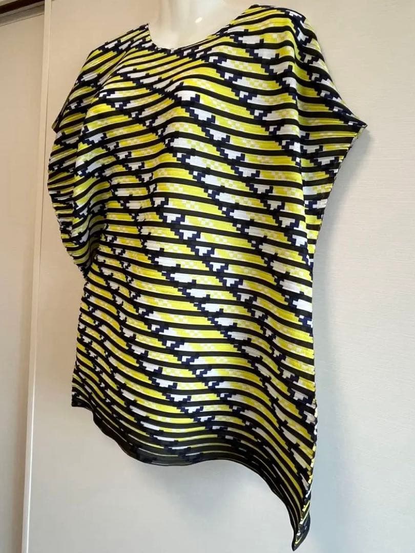 猛暑に‼️超美品❗️ISSEI MIYAKE 上品で素敵なアシンメトリーチュニック❣️