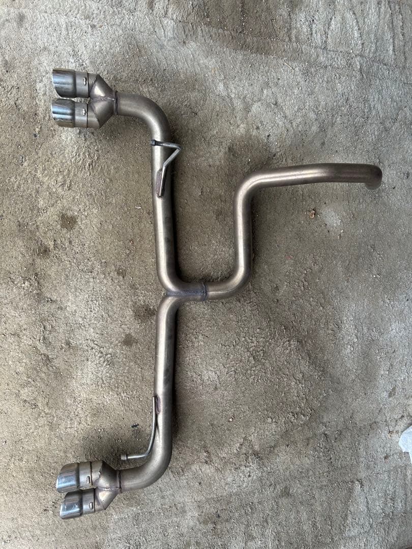 アバルト 595マフラー マニエッティマレリ ボンバルドン 4本出し