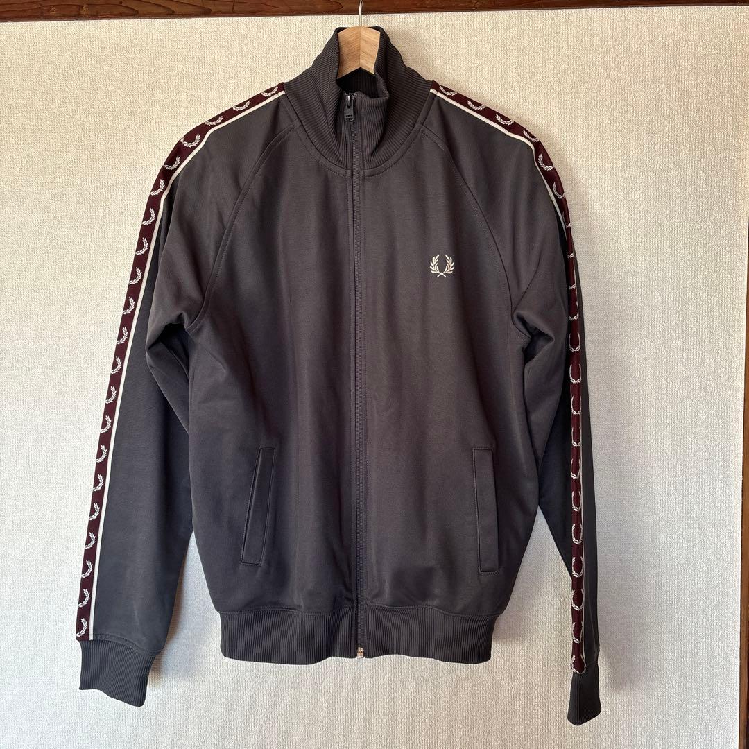 フレッドペリー グレー ジップアップジャケット