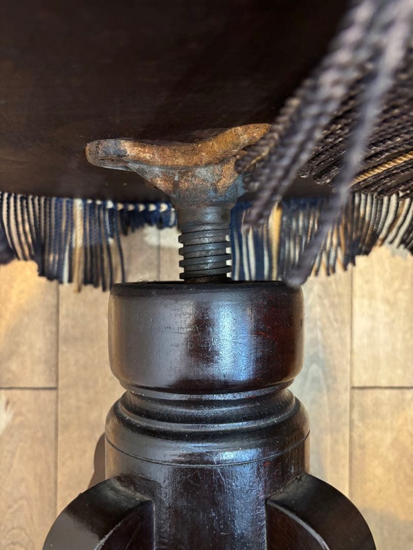 オリーブグリーン フリンジ付きスツール　ピアノ　椅子　彫刻　アンティーク