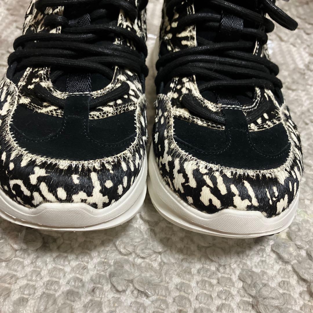 最終価格　UGG アニマルプリント スニーカー
