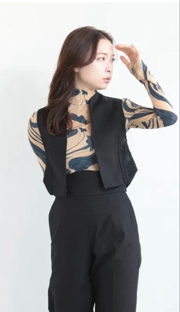 マメクロゴウチ　Cording Emb Detail Cotton Vest