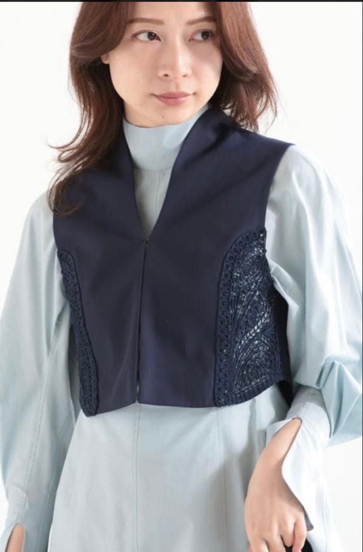 マメクロゴウチ　Cording Emb Detail Cotton Vest