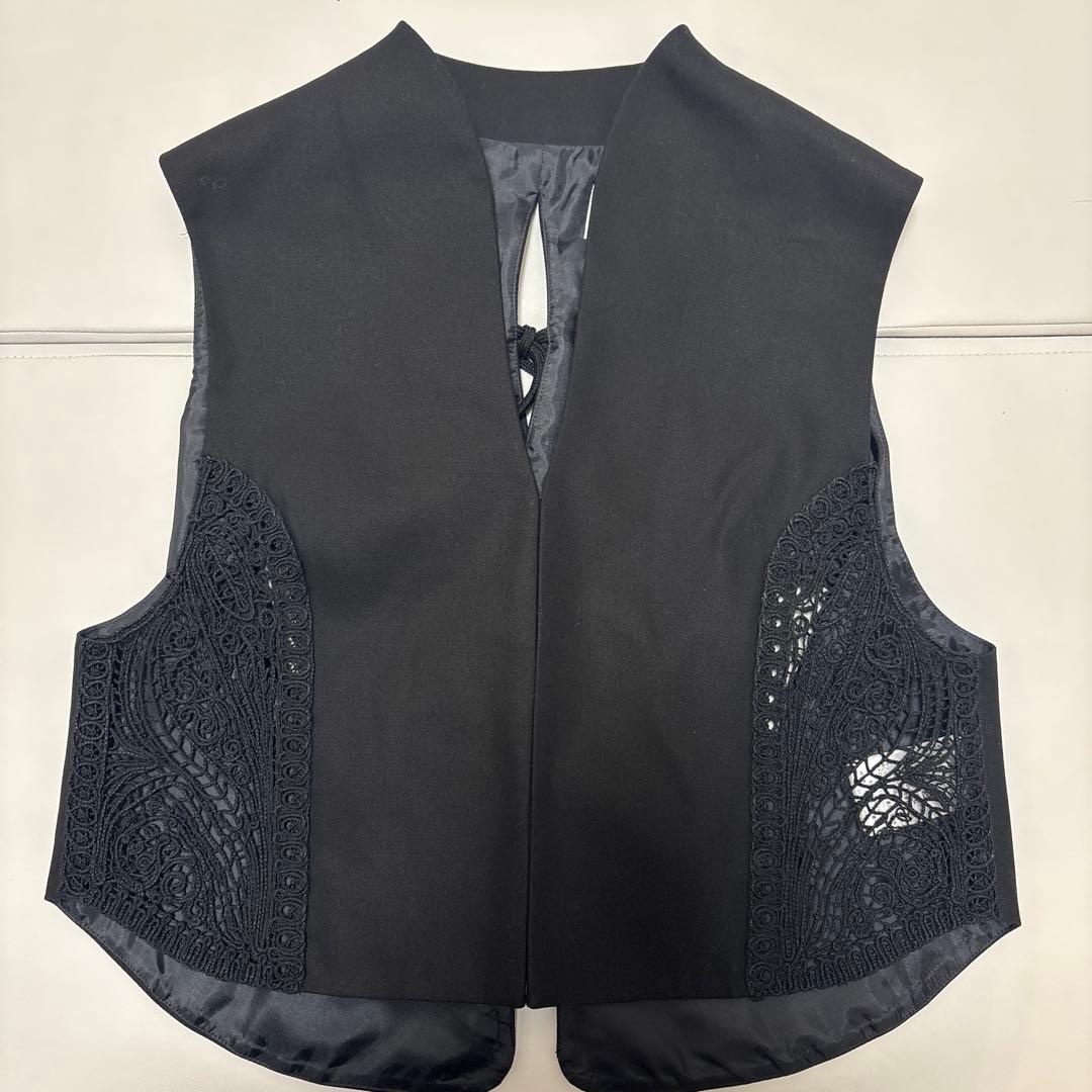 マメクロゴウチ　Cording Emb Detail Cotton Vest