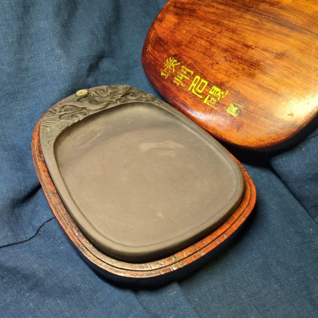 素晴らしい端渓名硯です。見事です