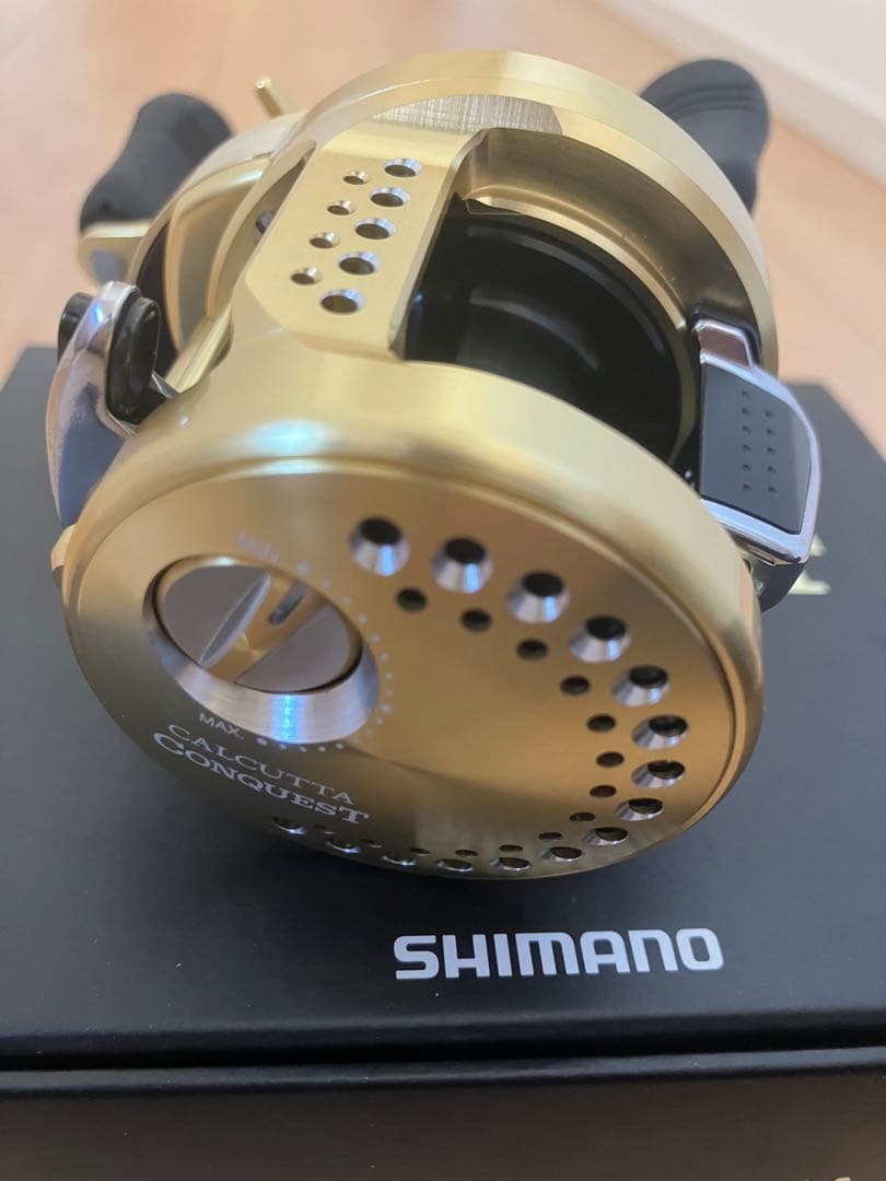 極美品　シマノ 15カルカッタコンクエスト200 ノーマル　アベイルスプール