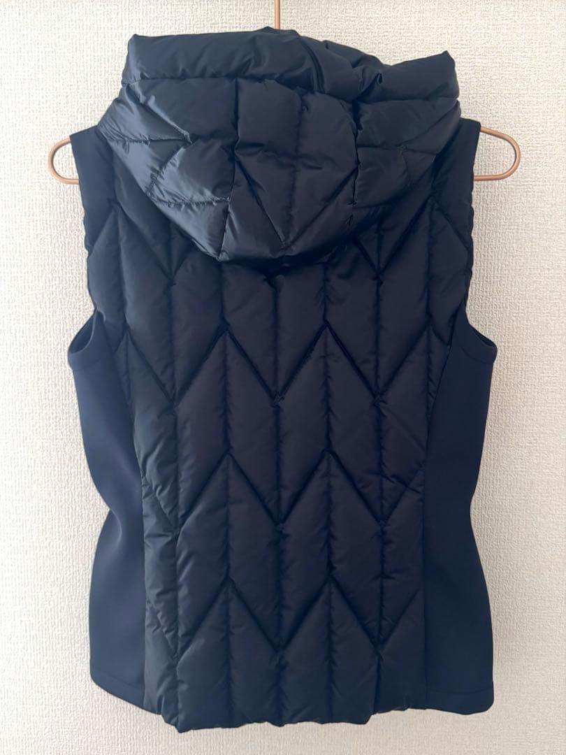 プラダ　ダウンベスト