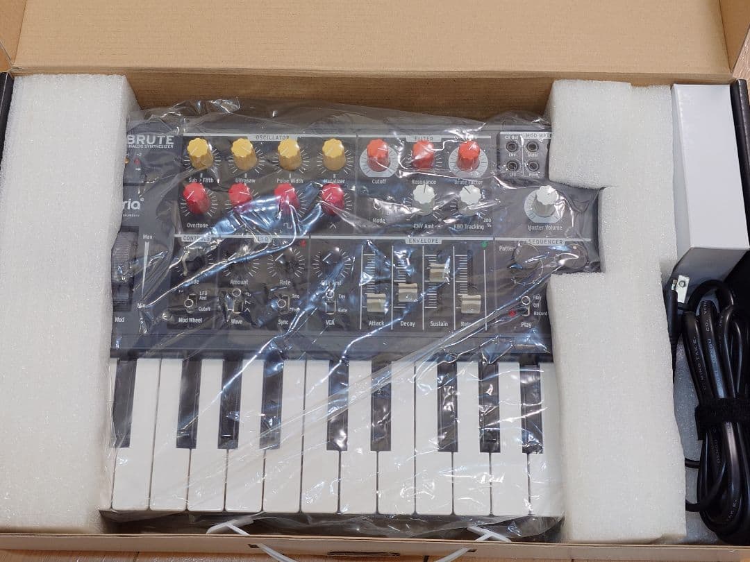Arturia MicroBrute アナログシンセサイザー