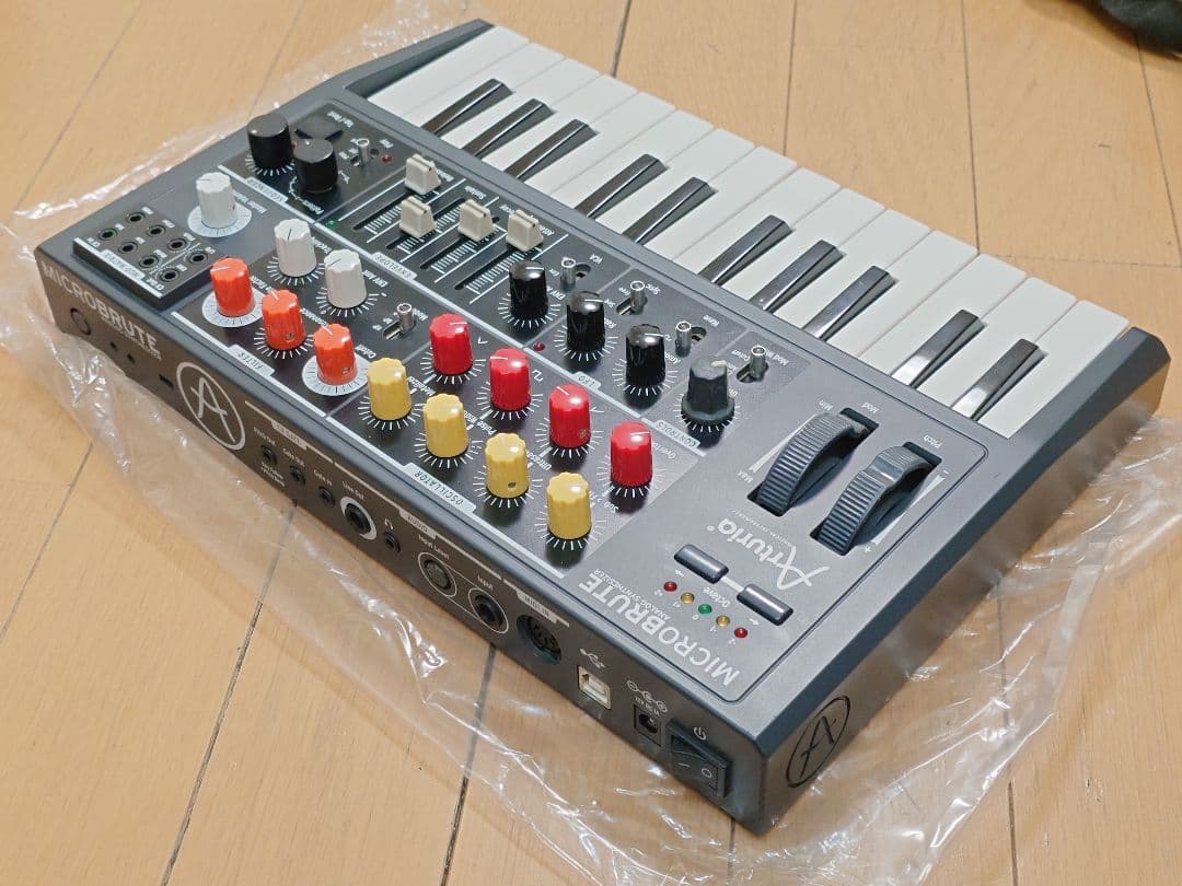 Arturia MicroBrute アナログシンセサイザー
