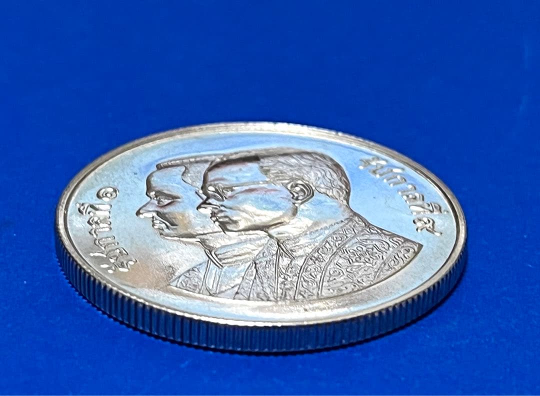 タイ 200年記念 600バーツ銀貨 未使用