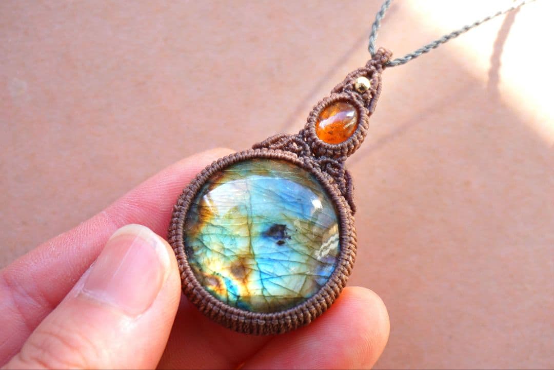 マルチカラーラブラドライト　オレンジカイヤナイト　マクラメ　ネックレス