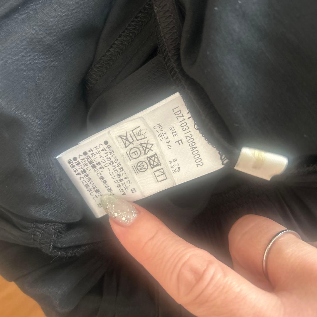 【loungedress】サテンティアードキャミワンピース　黒　フリーサイズ