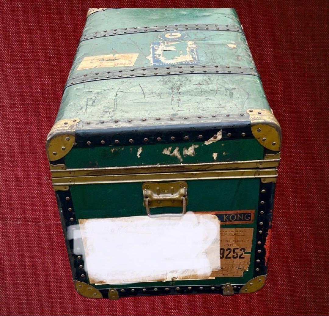 レトロな大きいビンテージトランク、洋館 収納ケース 。