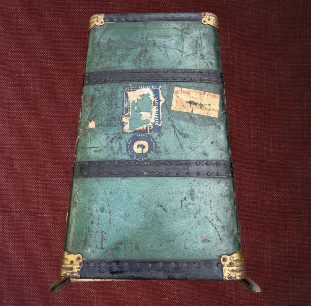 レトロな大きいビンテージトランク、洋館 収納ケース 。