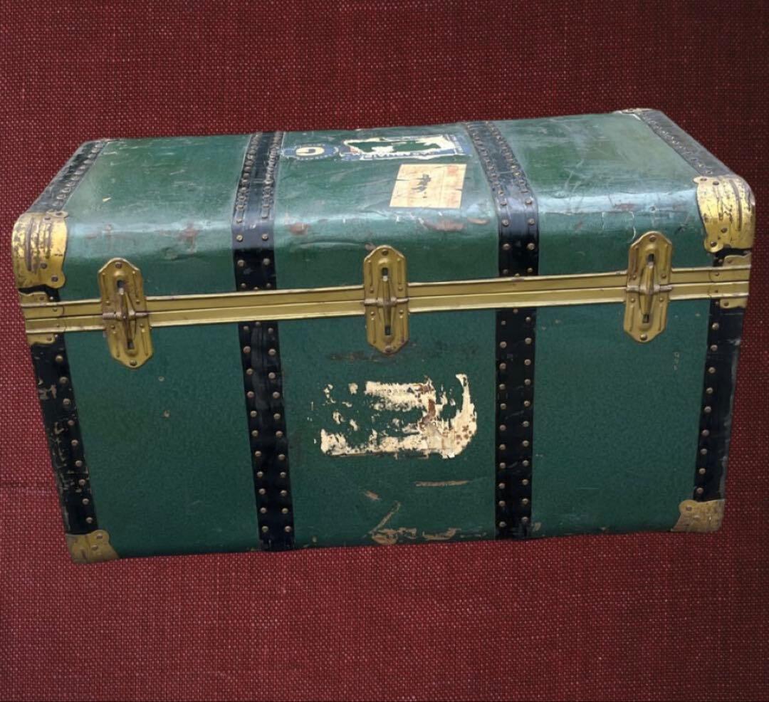 レトロな大きいビンテージトランク、洋館 収納ケース 。