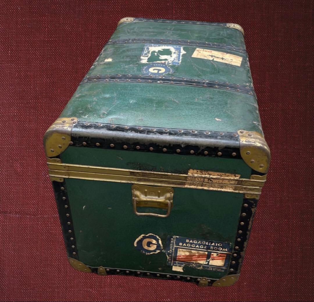 レトロな大きいビンテージトランク、洋館 収納ケース 。