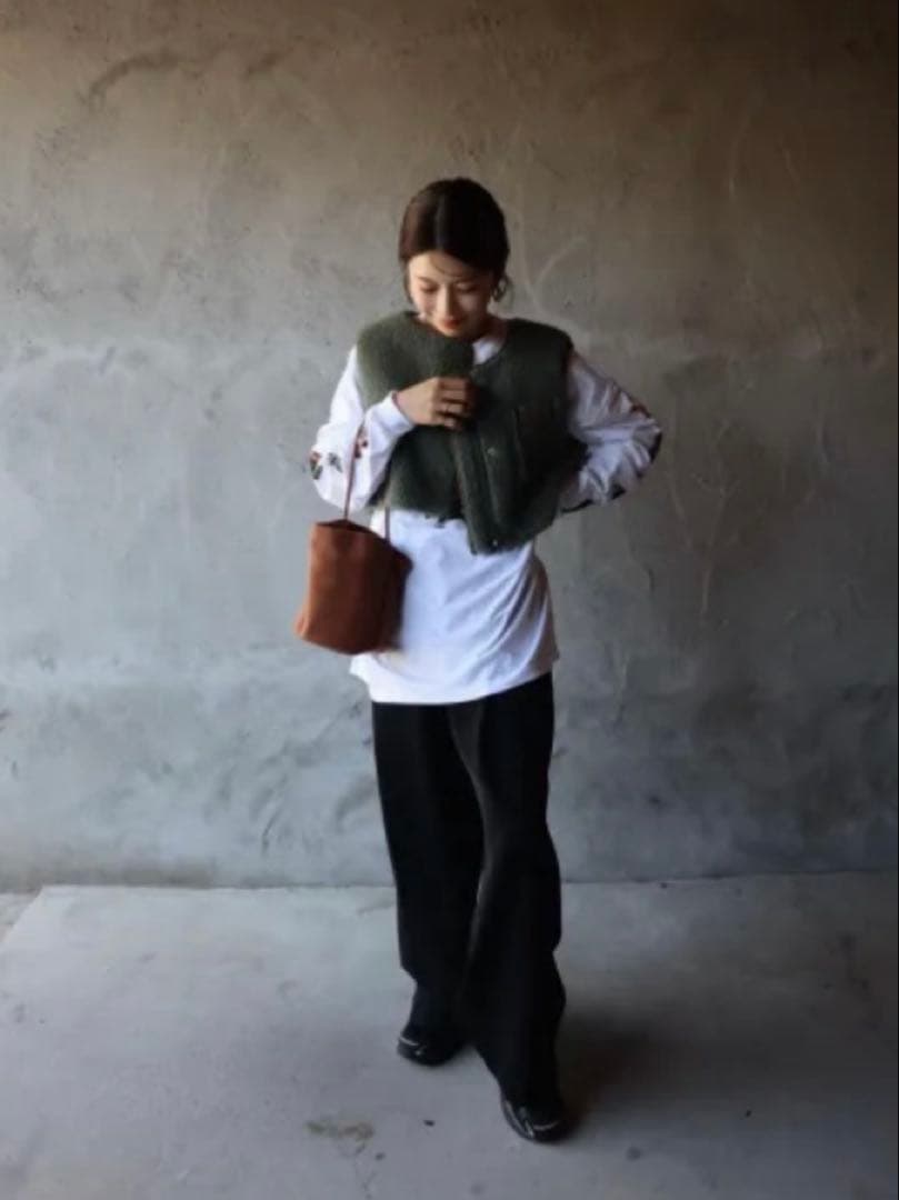 kmcp. epa リバーシブルショートベスト　ボア　ダウンベスト