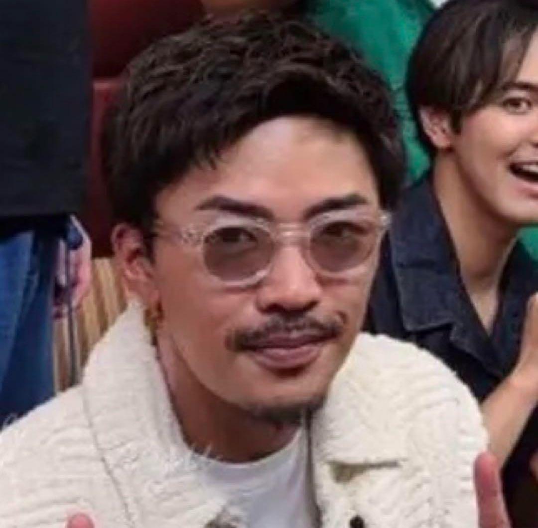 SIMMP. 数原龍友着用 クリアラウンドサングラス グレーレンズ ボストン