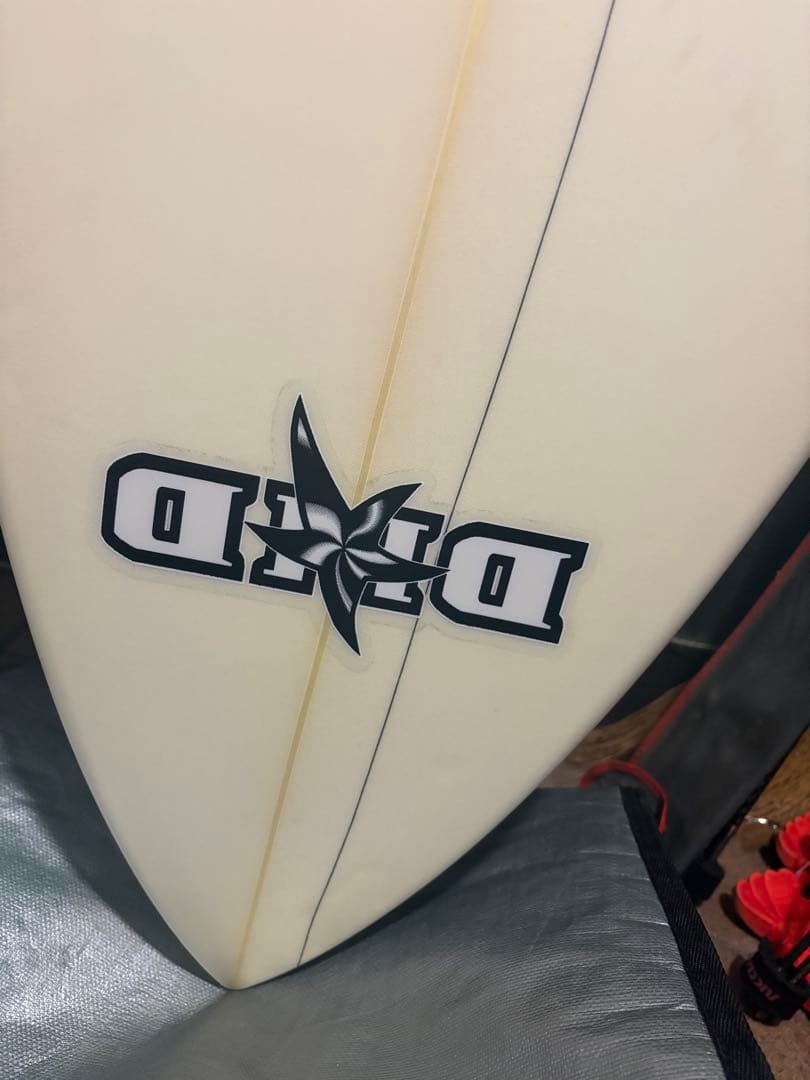 Chilli ショートボード 5'10\" クリーム色