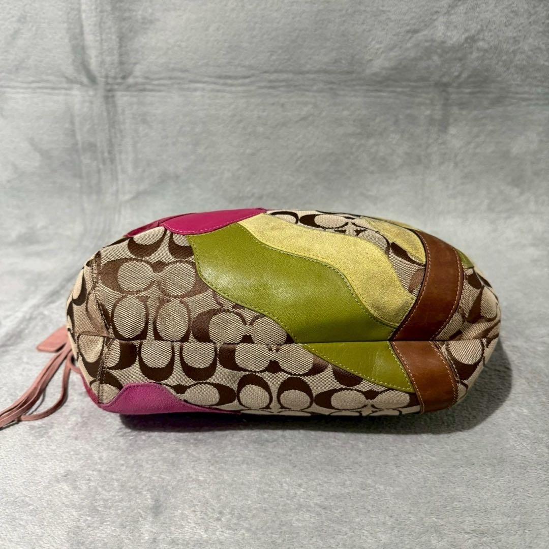 バッグ Coach Signature Flower Stitch Suede Bag