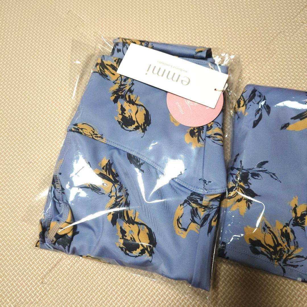 エミ　emmi オリジナルフラワー柄 上下セット