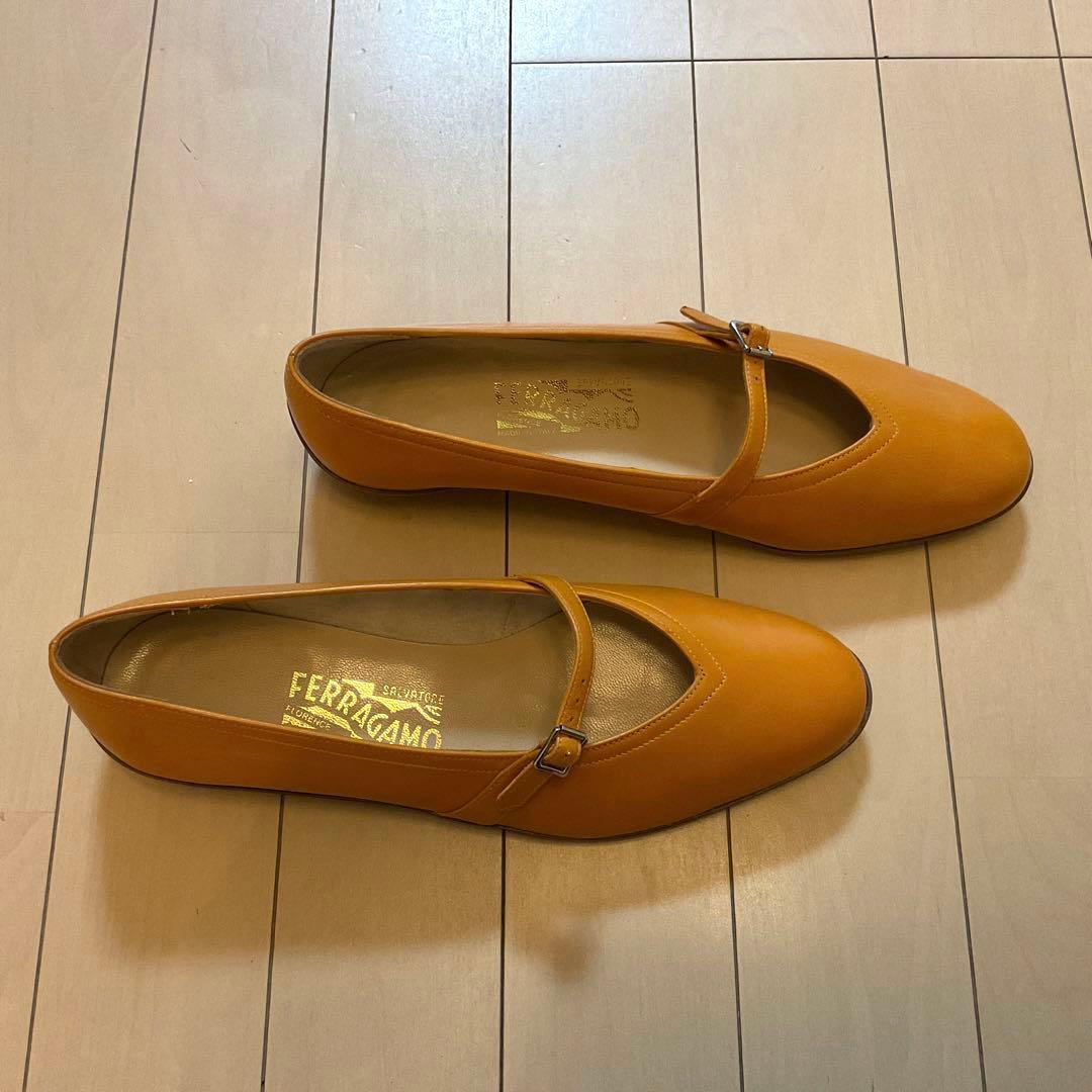 フェラガモ　オードリー　7 (24センチ)