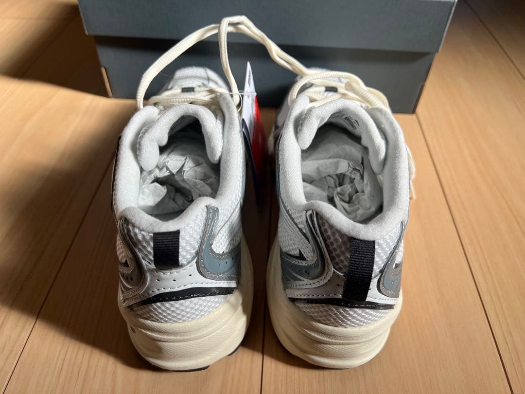 <New Balance>U530ESA スニーカー