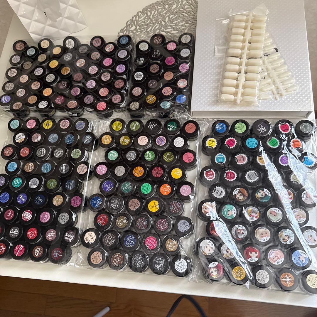 mmm　ほぼ未使用品お得です! プリジェルカラー200色セット