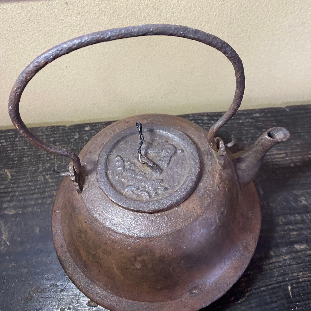 江戸時代　波ウサギ桜チラシ鉄瓶