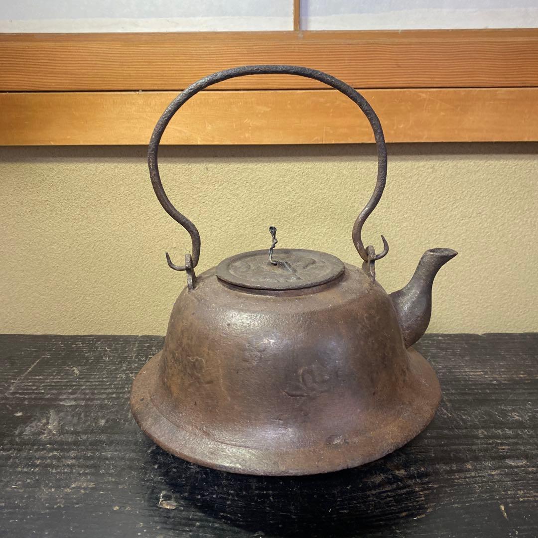 江戸時代　波ウサギ桜チラシ鉄瓶