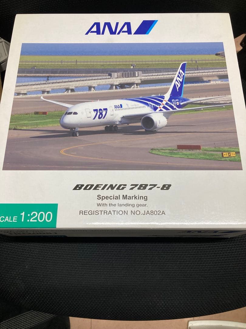 ANA Boeing 787 - 8 特別塗装機 1/200