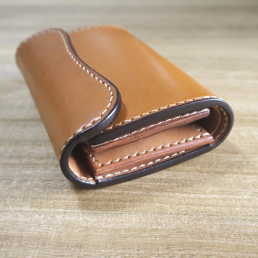 栃木レザー　セミアニリン染めスムースヌメ　ミドルウォレット　キャメル/生成り