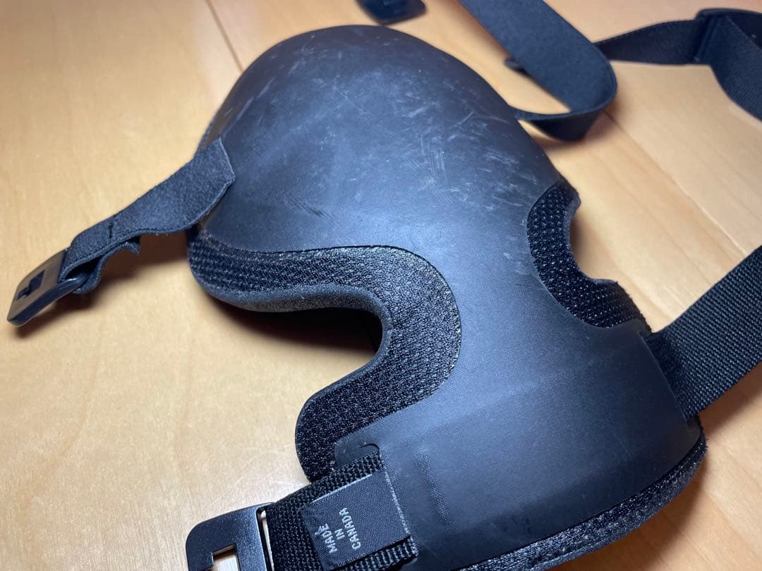 実物　Arc'teryx(アークテリクス)　ニーパッド　黒