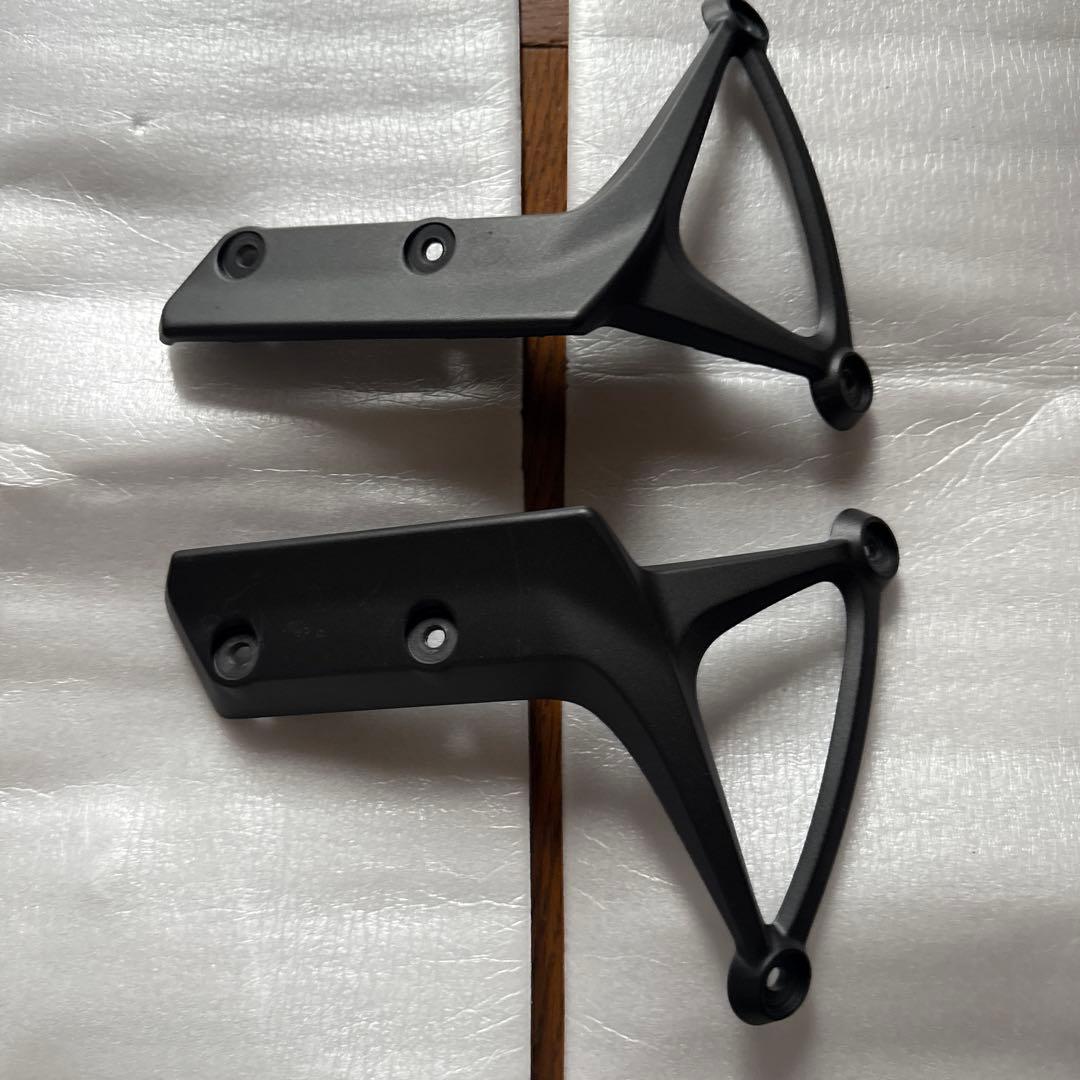 カワサキZ900RS フロントフェンダーアーム　ブラック　新品同様　左右セット