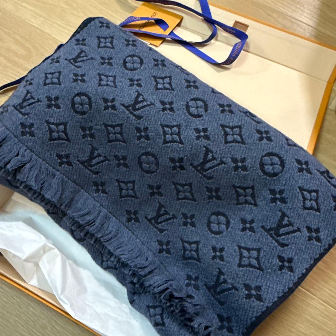 LOUIS VUITTON ネイビー ロゴマフラー