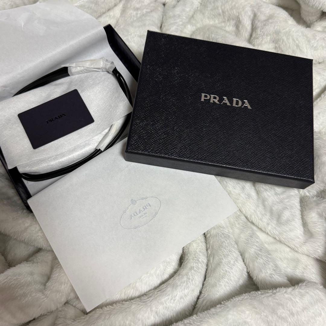 PRADA スタッズ付きレザーiPhone16proケース