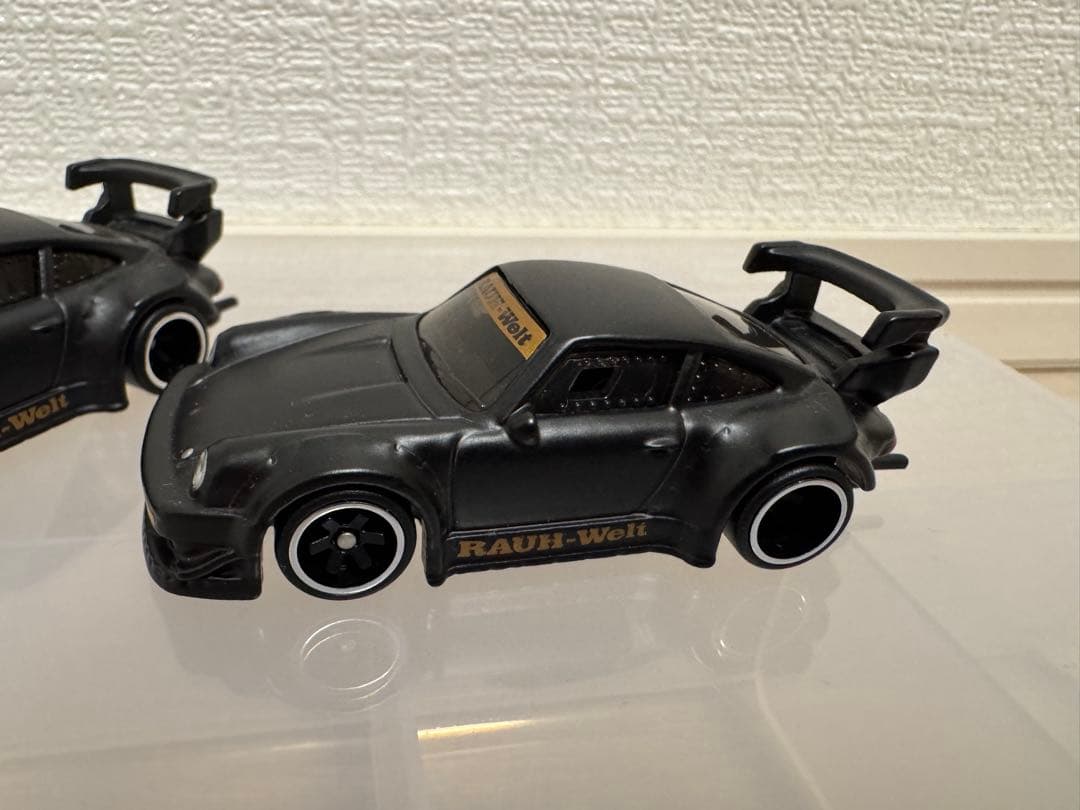 ホットウィール　ポルシェ930 RWB2台セット。