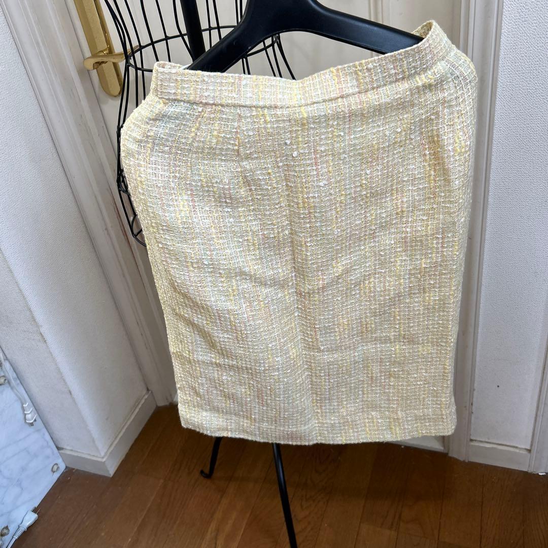 マギーのクリーム系高級ツイードスーツ