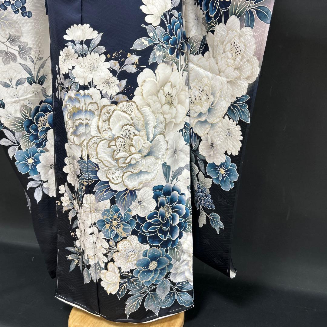 紺地と白の染め分けクールな牡丹の振袖フルセット