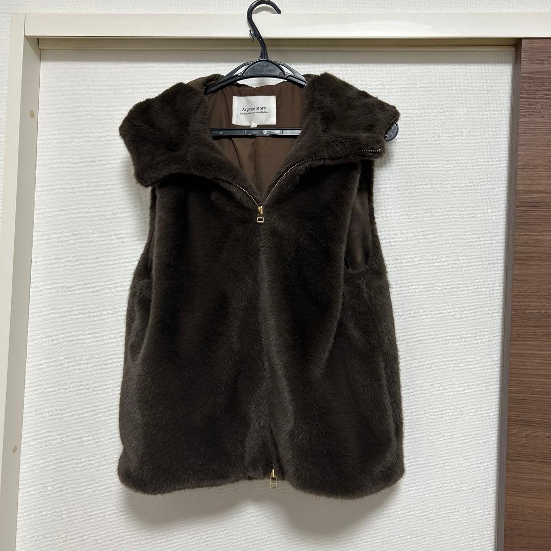 美品arpege story ファーフードジップベスト　茶 正規品　ゴールド金具