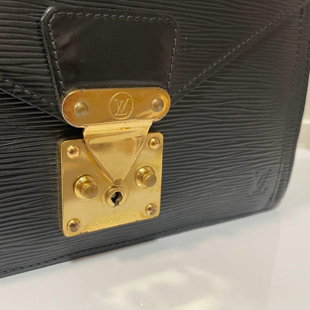 【あんしん鑑定】ルイ・ヴィトン　エピ　セカンドバッグ　黒　ブラック