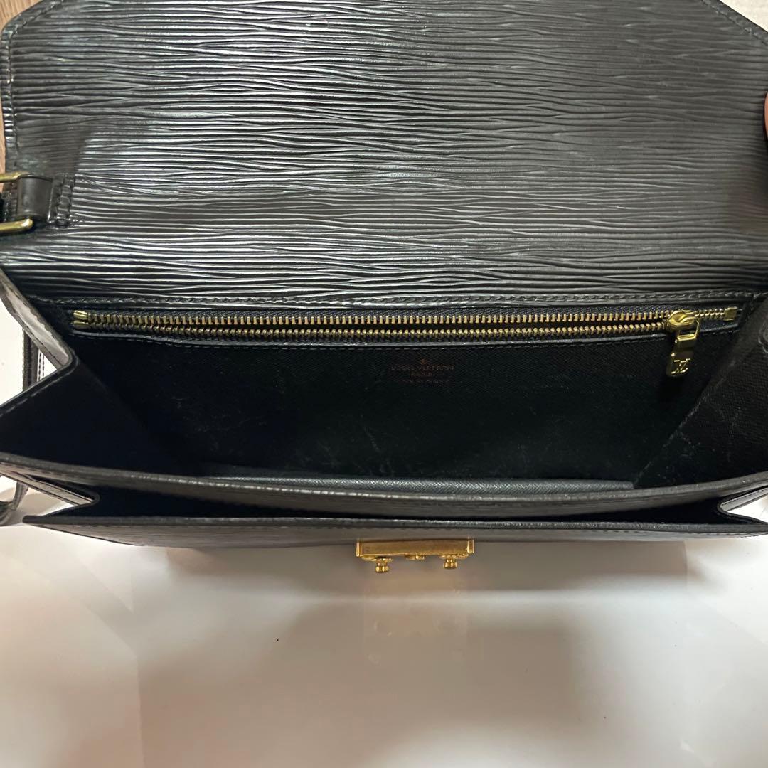 【あんしん鑑定】ルイ・ヴィトン　エピ　セカンドバッグ　黒　ブラック
