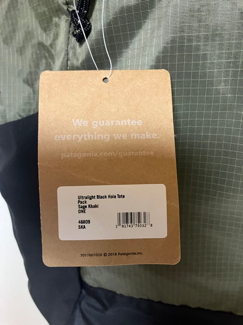 新品 patagonia ウルトラライトブラックホール・トート・パック　カーキ