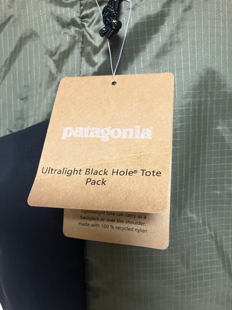 新品 patagonia ウルトラライトブラックホール・トート・パック　カーキ