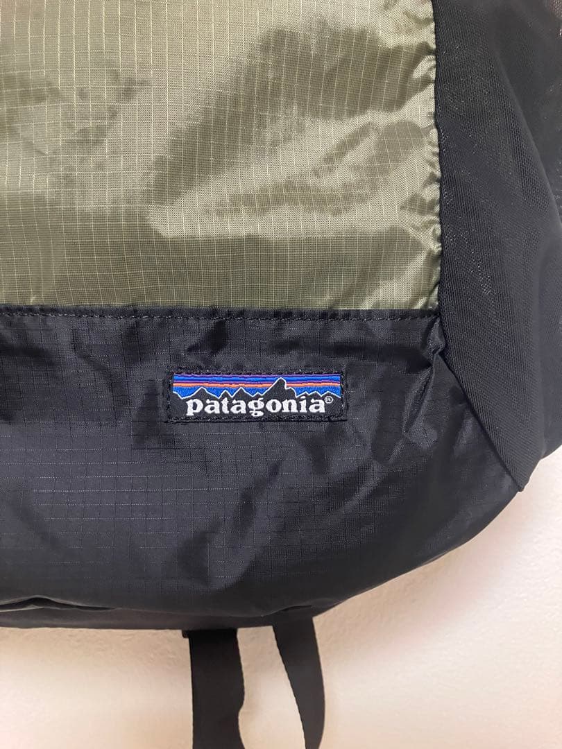 新品 patagonia ウルトラライトブラックホール・トート・パック　カーキ