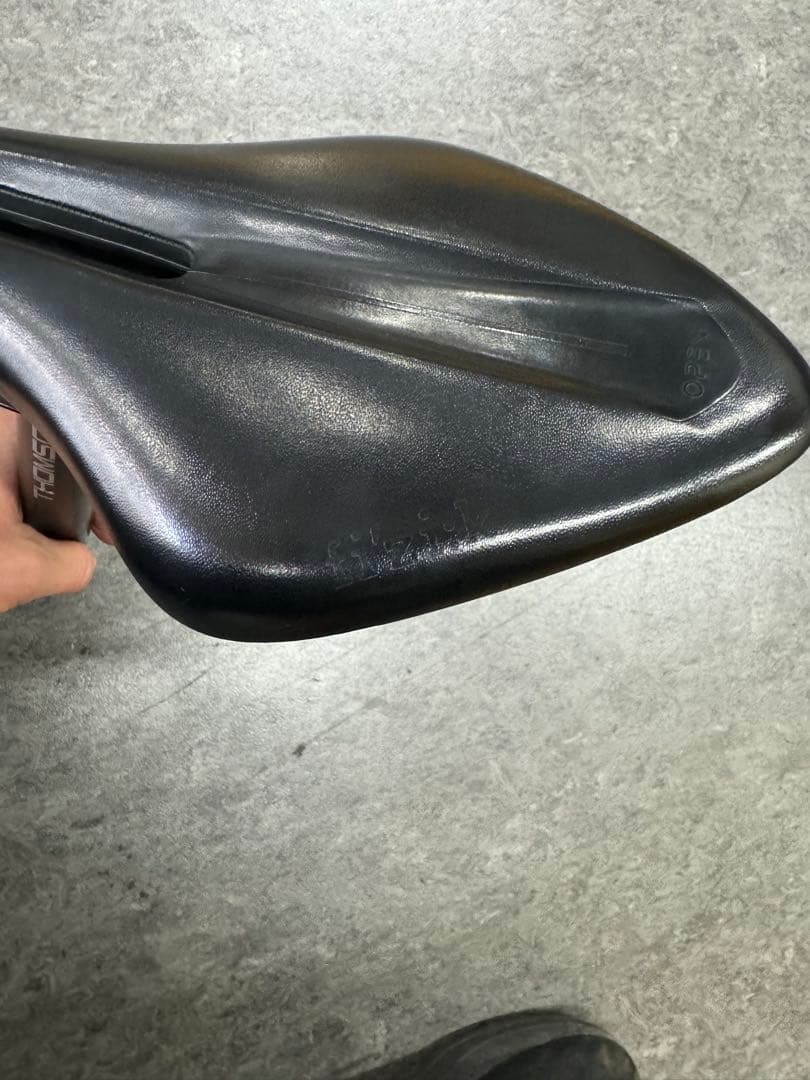 THOMSON Elite シートポストとfizik arione:R3サドル